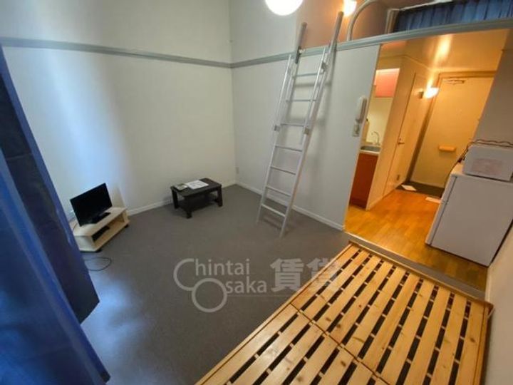 大阪府茨木市南春日丘6丁目の賃貸アパートの居間