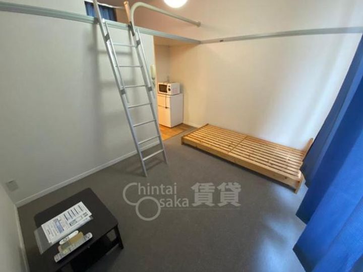 大阪府茨木市南春日丘6丁目の賃貸アパートの居間