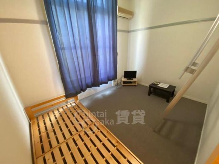 大阪府茨木市南春日丘6丁目の賃貸アパートの居間