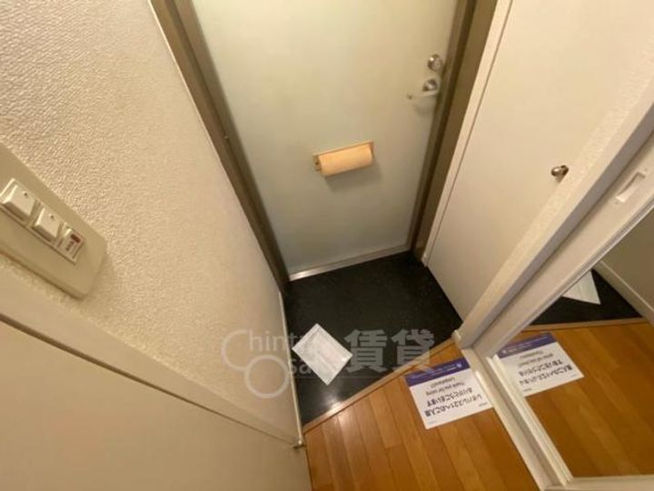 大阪府茨木市南春日丘6丁目の賃貸アパートの玄関