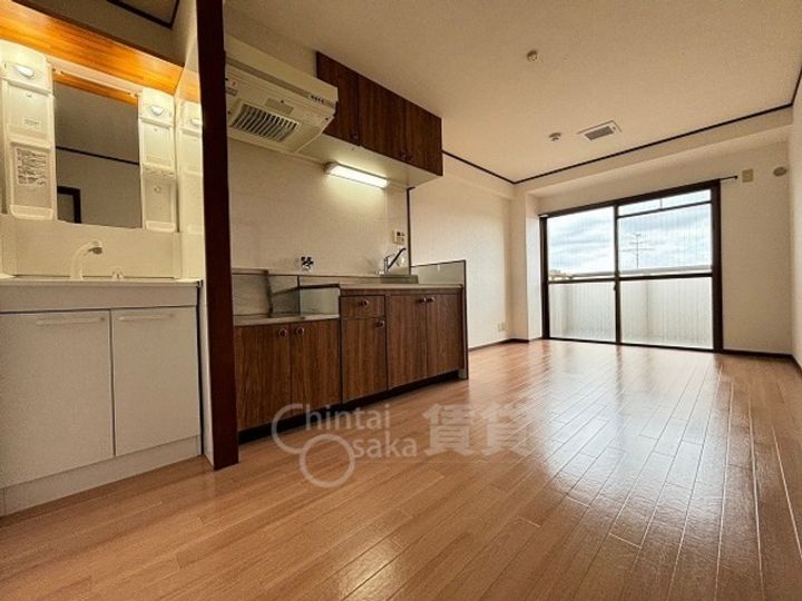 大阪府豊中市南桜塚4丁目の賃貸マンションの居間