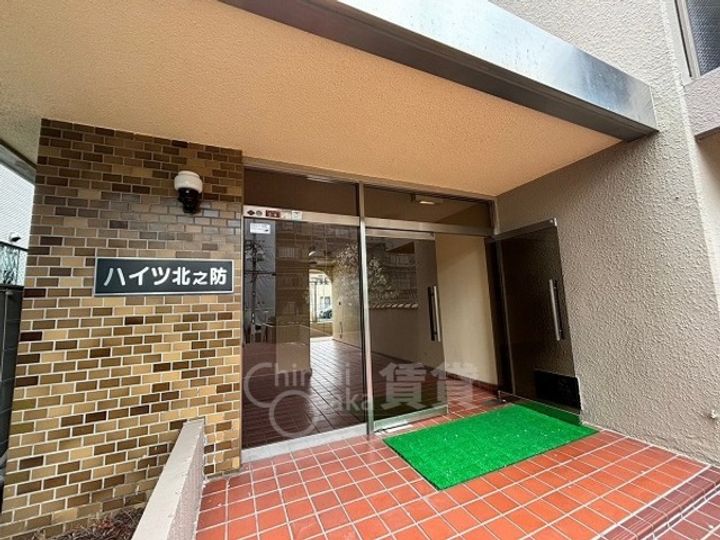 大阪府豊中市南桜塚4丁目の賃貸マンションの玄関