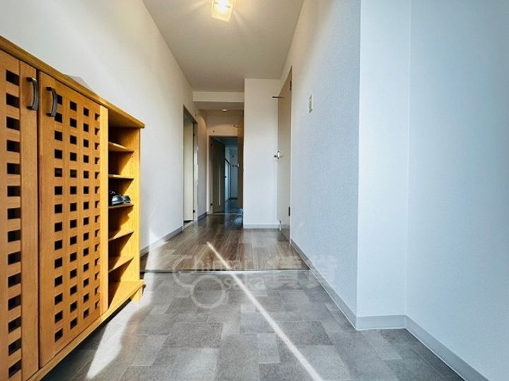 大阪府吹田市江坂町2丁目の賃貸マンションの玄関