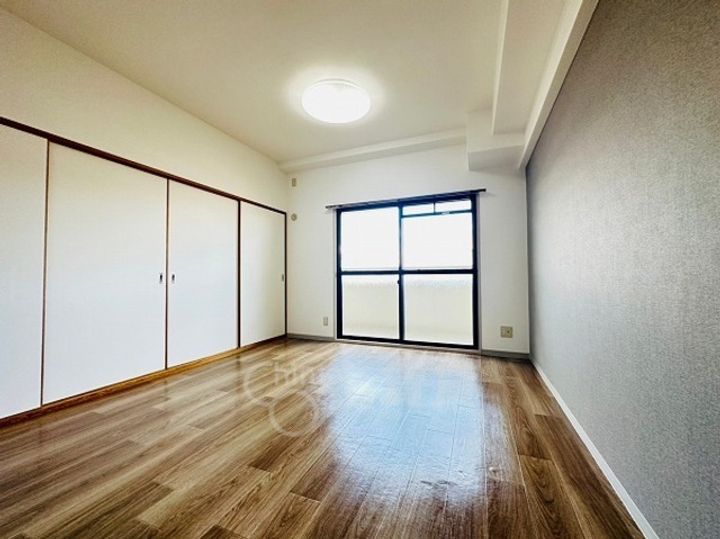 大阪府吹田市江坂町2丁目の賃貸マンションの居間