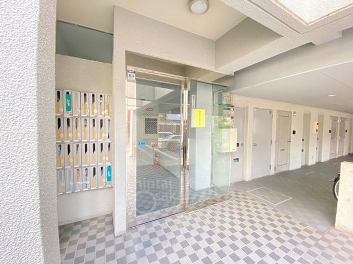 大阪府池田市天神1丁目の賃貸マンションの玄関