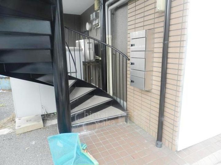 大阪府箕面市牧落5丁目の賃貸マンションの玄関