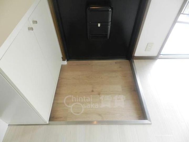 大阪府箕面市牧落5丁目の賃貸マンションの玄関