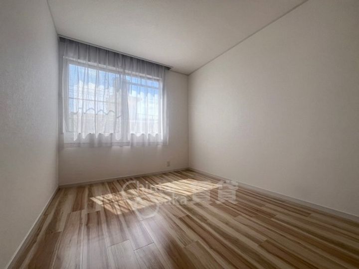 大阪府豊中市末広町2丁目の賃貸マンションの居間
