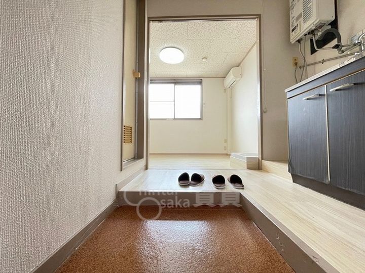 梶マンションの玄関