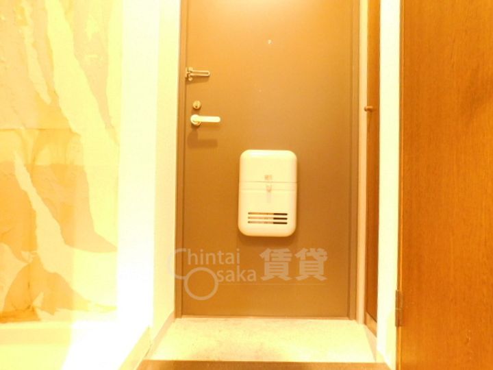 兵庫県川西市満願寺町の賃貸マンションの玄関