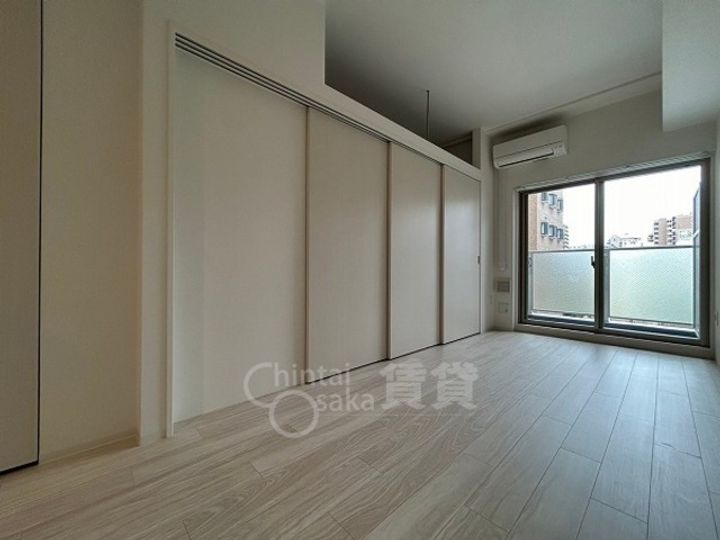 大阪府吹田市江坂町1丁目の賃貸マンションの居間