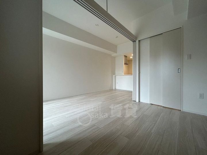 大阪府吹田市江坂町1丁目の賃貸マンションの居間