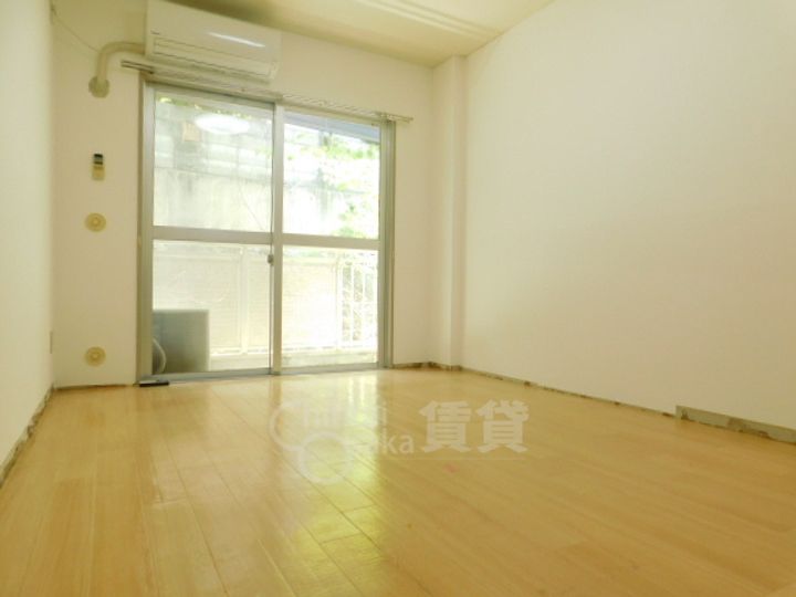 花屋敷マンションの居間