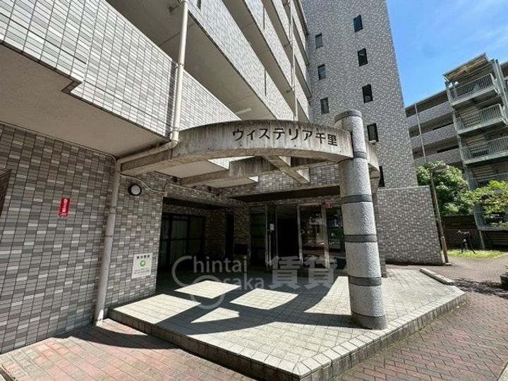 大阪府豊中市上新田1丁目の賃貸マンションの玄関