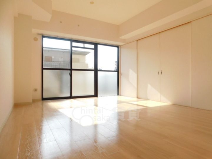 大阪府豊中市上新田1丁目の賃貸マンションの居間
