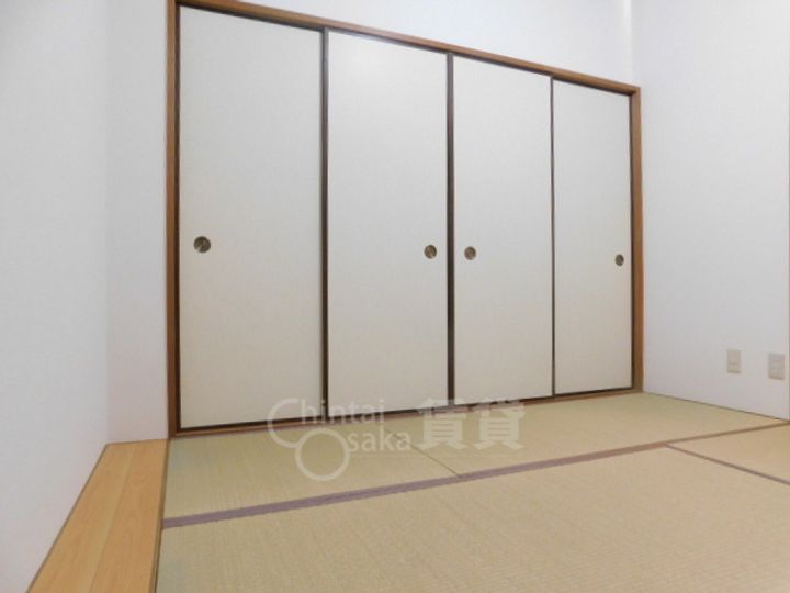大阪府豊中市上新田1丁目の賃貸マンションの居間