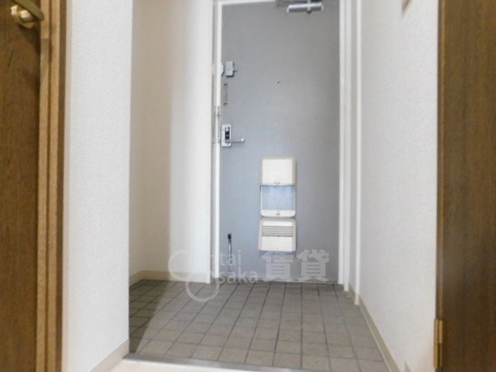 大阪府豊中市上新田1丁目の賃貸マンションの玄関