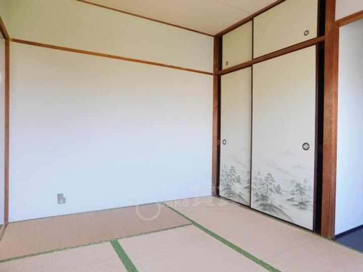 大阪府箕面市瀬川1丁目の賃貸マンションの居間