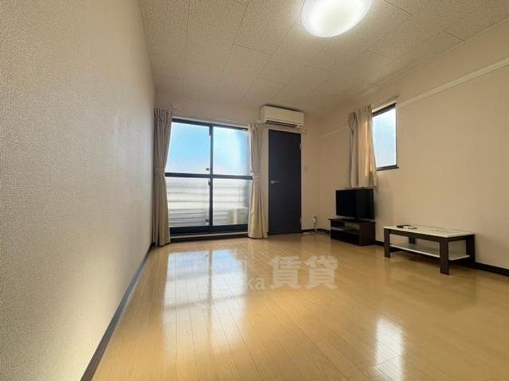 大阪府豊中市宝山町の賃貸アパートの居間
