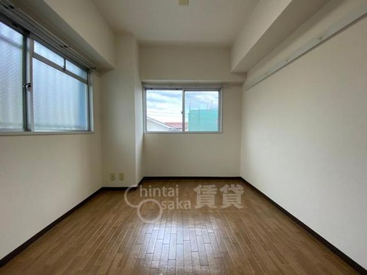 大阪府池田市桃園1丁目の賃貸マンションの居間