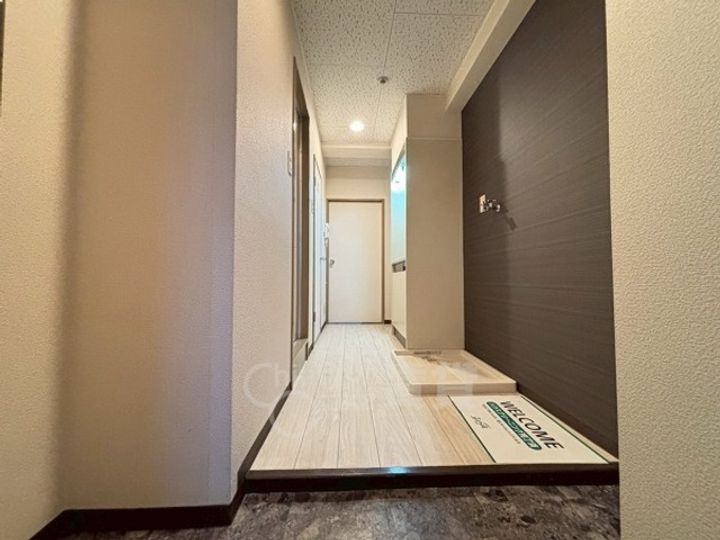 大阪府吹田市寿町2丁目の賃貸マンションの玄関