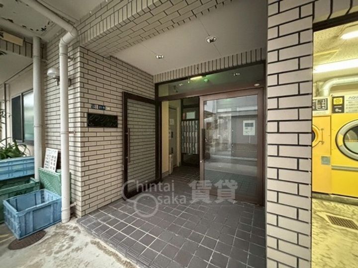 大阪府吹田市寿町2丁目の賃貸マンションの玄関