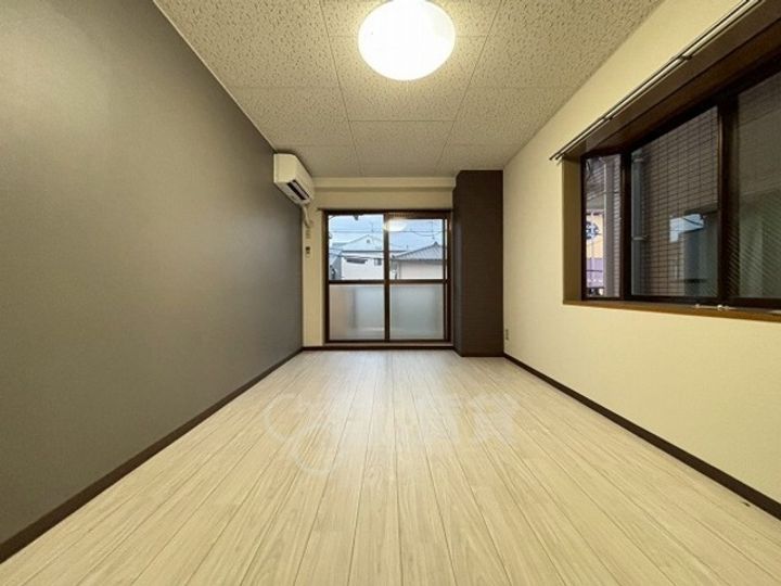 大阪府吹田市寿町2丁目の賃貸マンションの居間