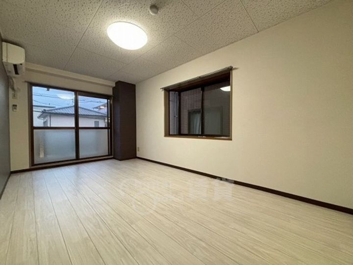 大阪府吹田市寿町2丁目の賃貸マンションの居間