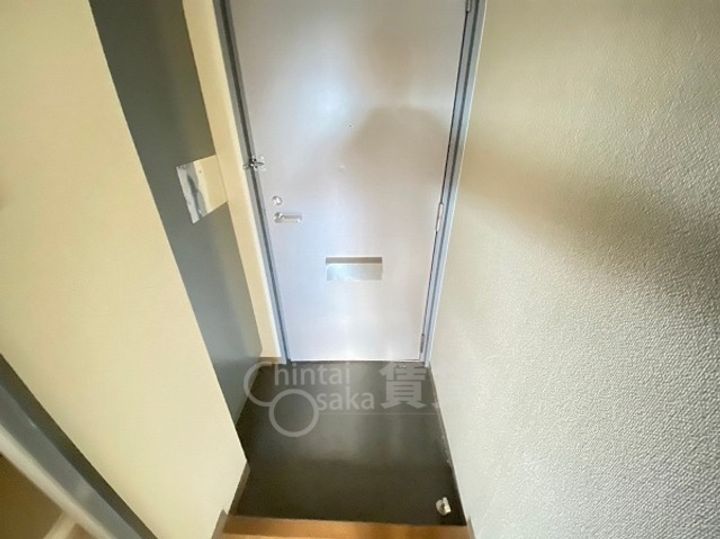 ロイヤルメゾン石橋の玄関