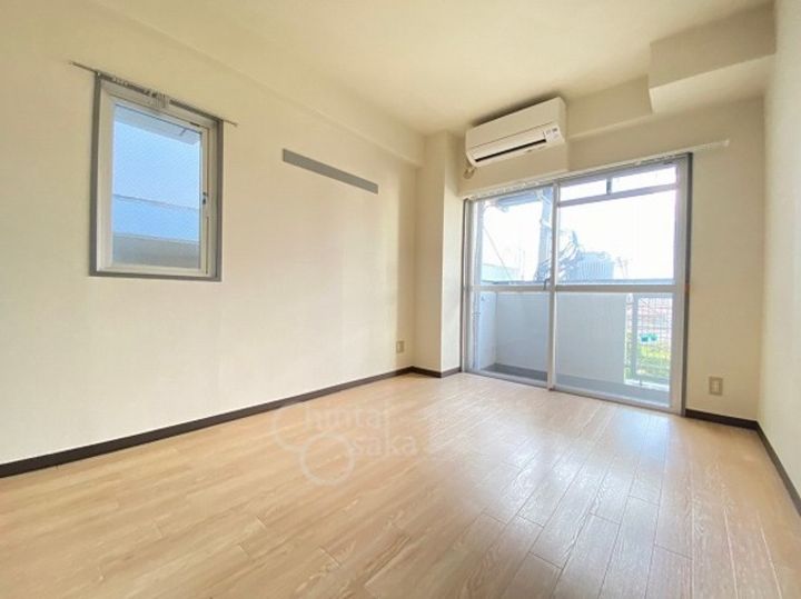 ロイヤルメゾン石橋の居間