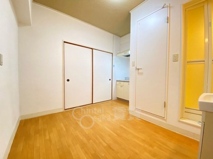 アライビルの居間