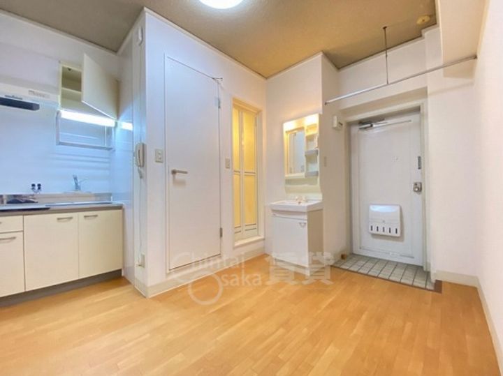 アライビルの居間