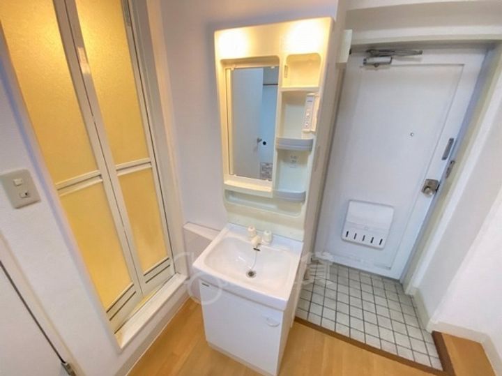 アライビルの内装