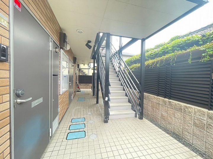 レオネクスト豊中岡町の玄関