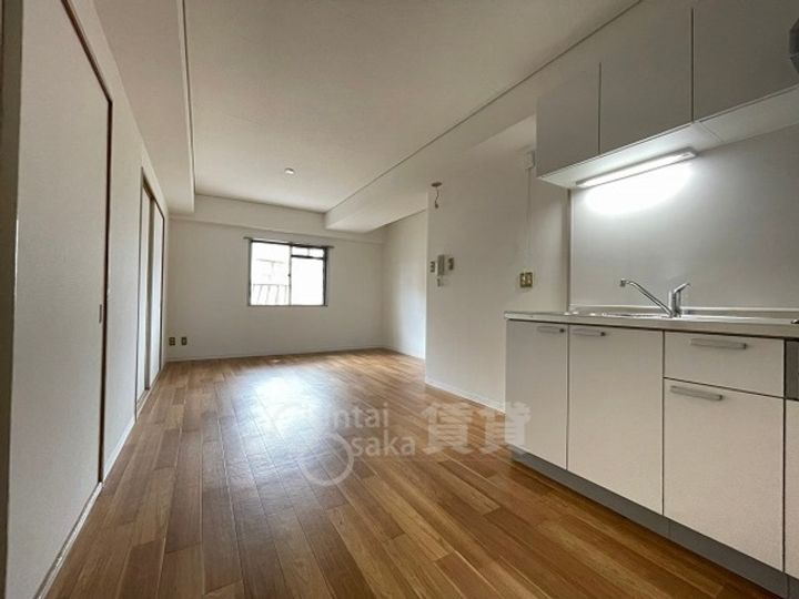 メゾンリラ千里山の居間