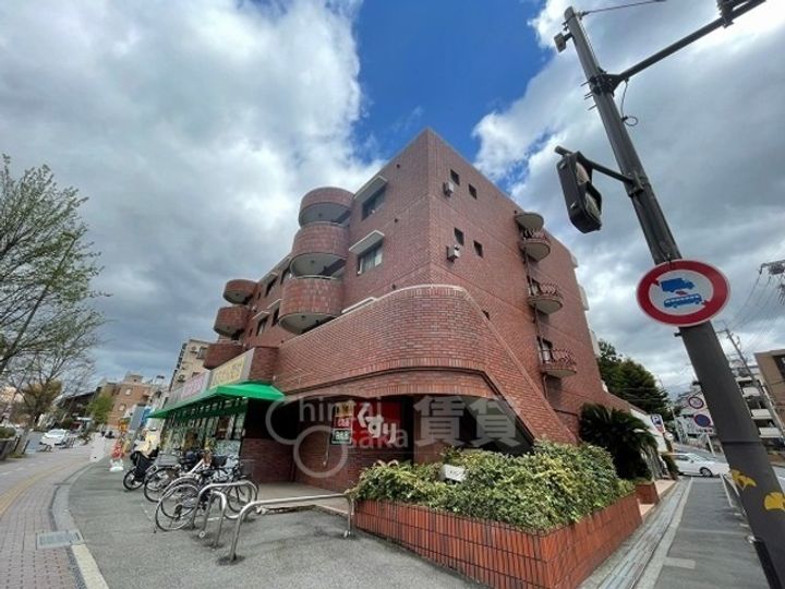 メゾンリラ千里山の外観