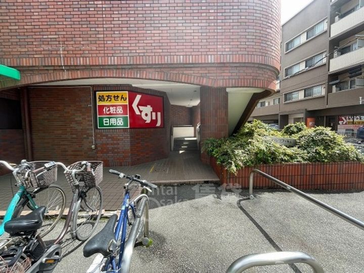 メゾンリラ千里山の玄関