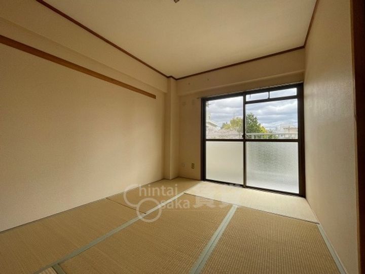 メゾンリラ千里山の居間