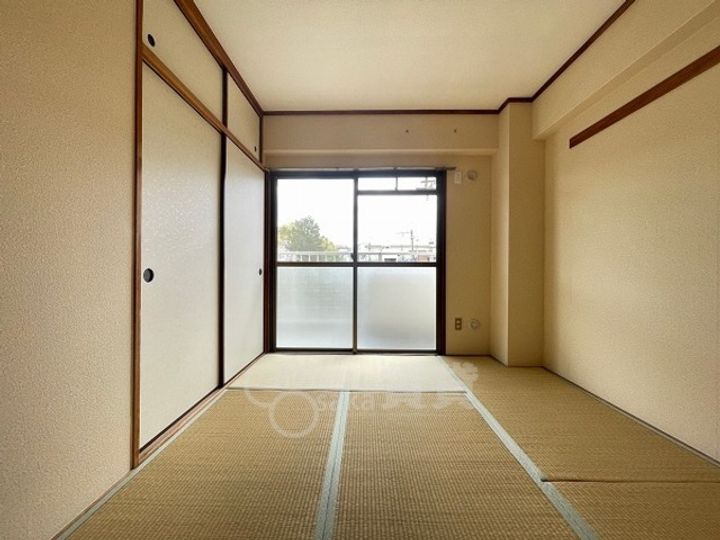 メゾンリラ千里山の居間