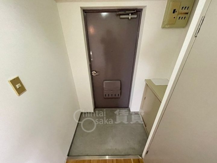 メゾンリラ千里山の玄関