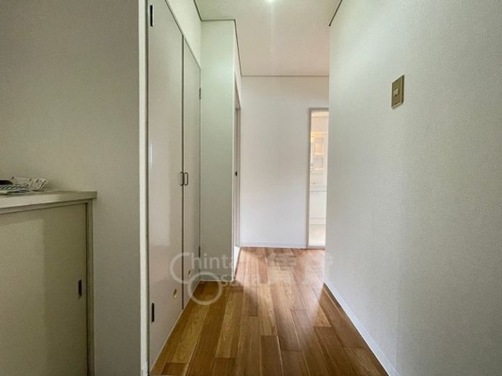 メゾンリラ千里山の玄関