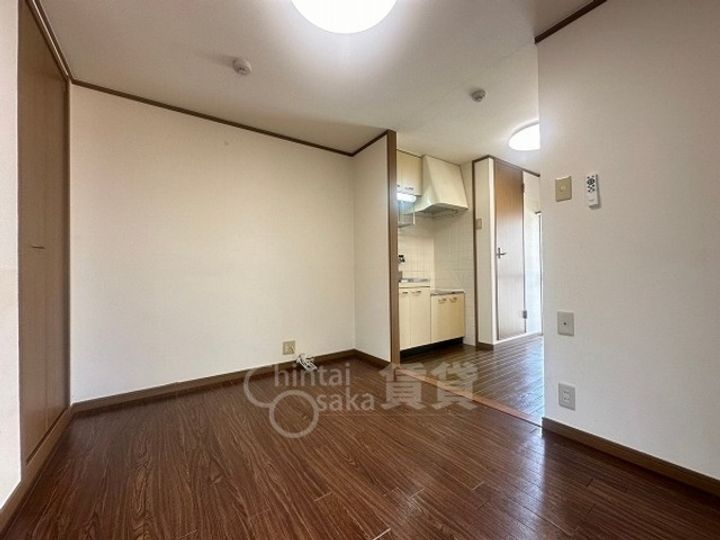 花屋敷日進ビルの居間