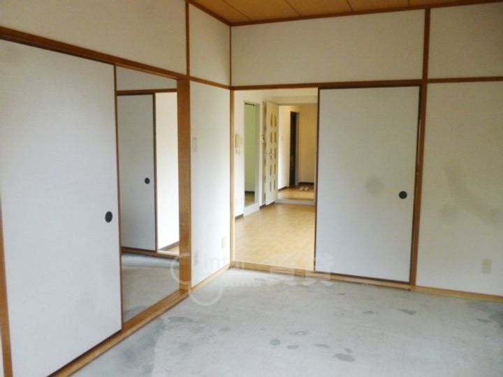 グリーンヒル池田の居間