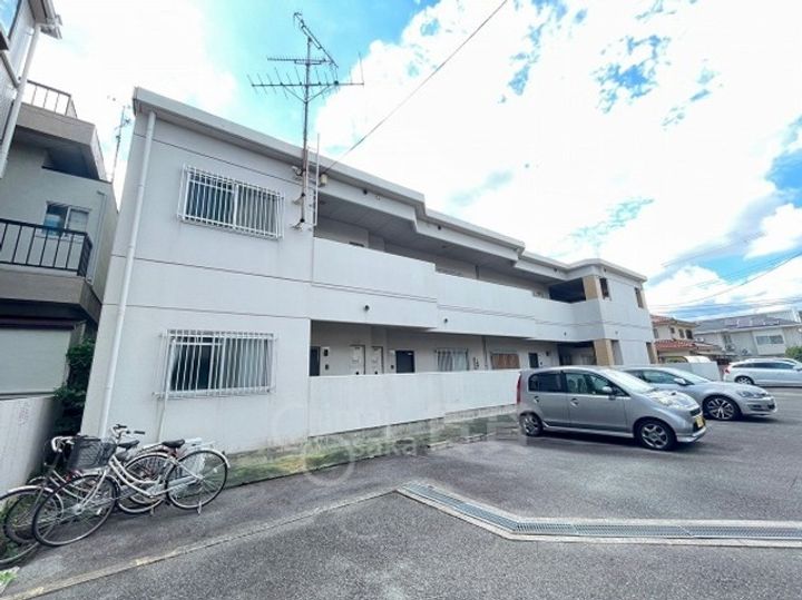 大阪府池田市満寿美町の賃貸マンションの外観