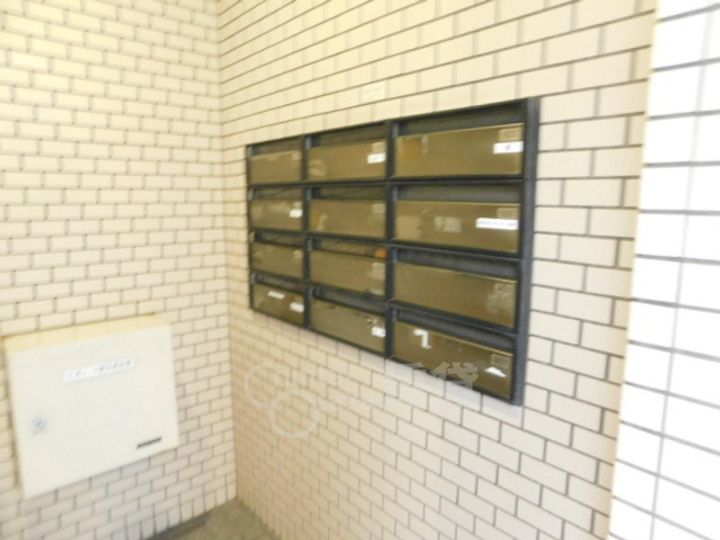 ローレル蛍池の玄関