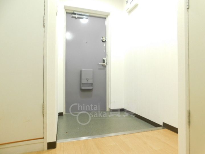 ローレル蛍池の玄関