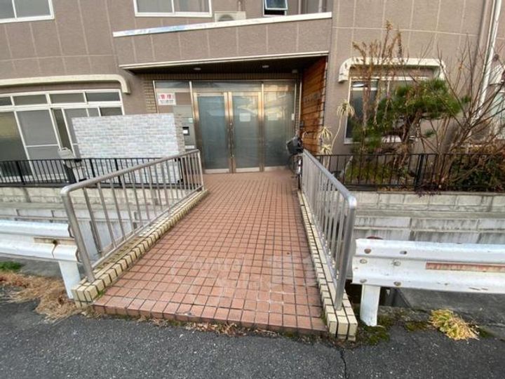 ギャレ蛍池の玄関