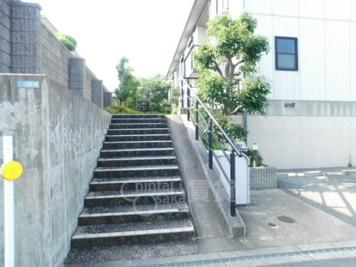 プロント雲雀丘の玄関