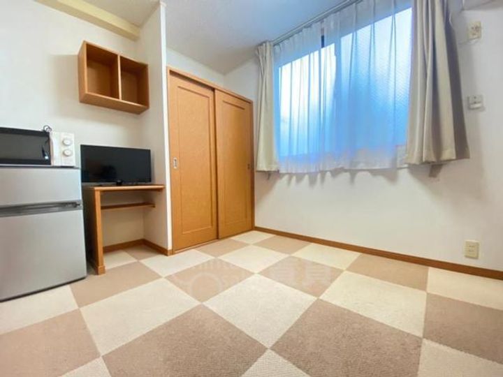 レオパレスドミールブラシェの居間