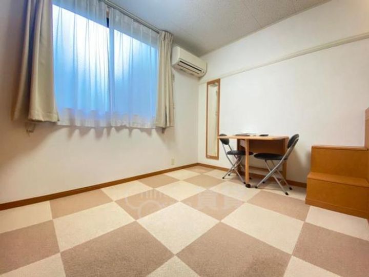 レオパレスドミールブラシェの居間